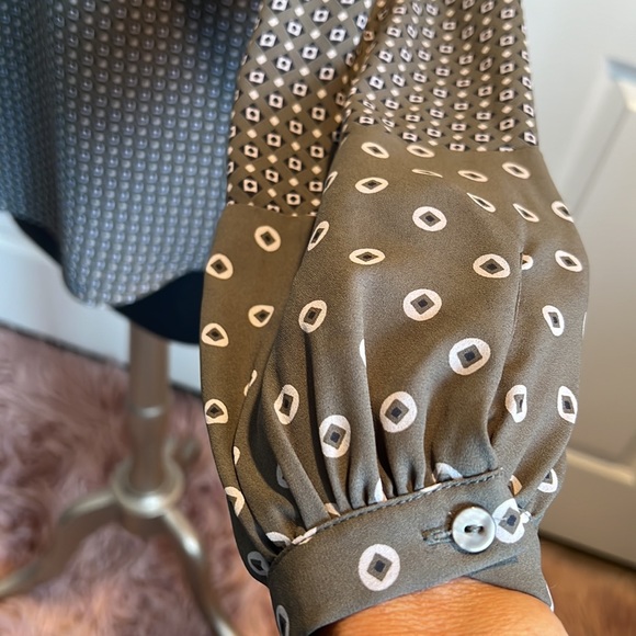 NYDJ BLOUSE SIZE XS - Picture 5 of 8